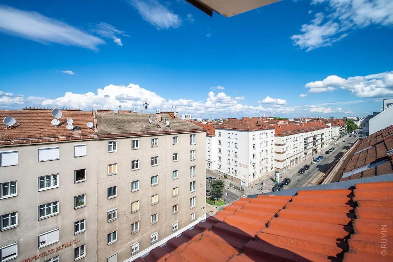 King Bed Home Netflix Central And Near Metro 83 Vienna Austria