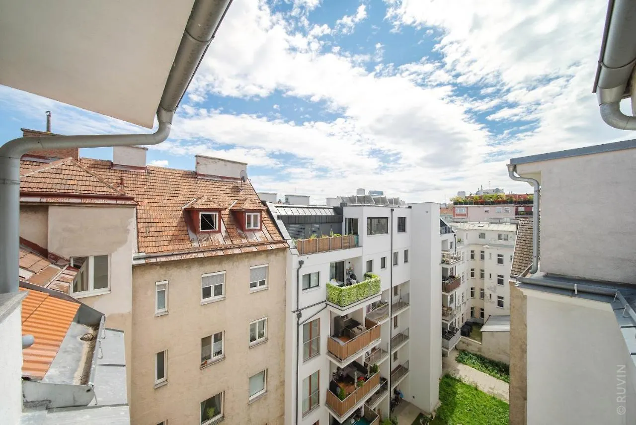 King Bed Home Netflix Central And Near Metro 83 Vienna 0*,  Austria