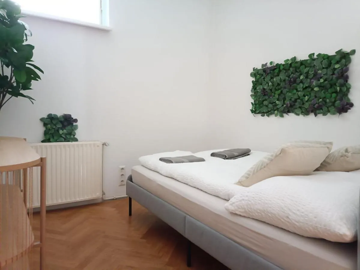 King Bed Home Netflix Central And Near Metro 83 Vienna 0*,