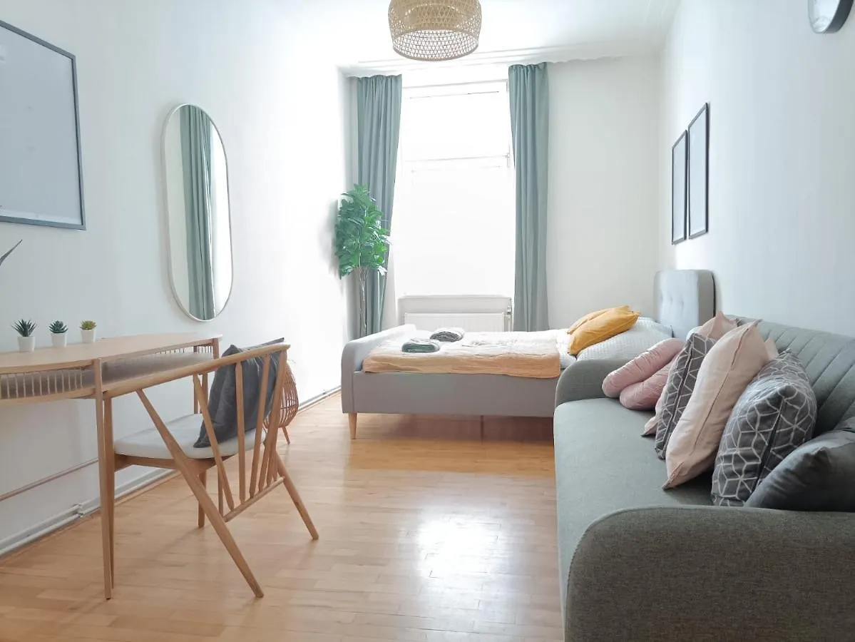 Apartment King Bed Home Netflix Central And Near Metro 83 Vienna