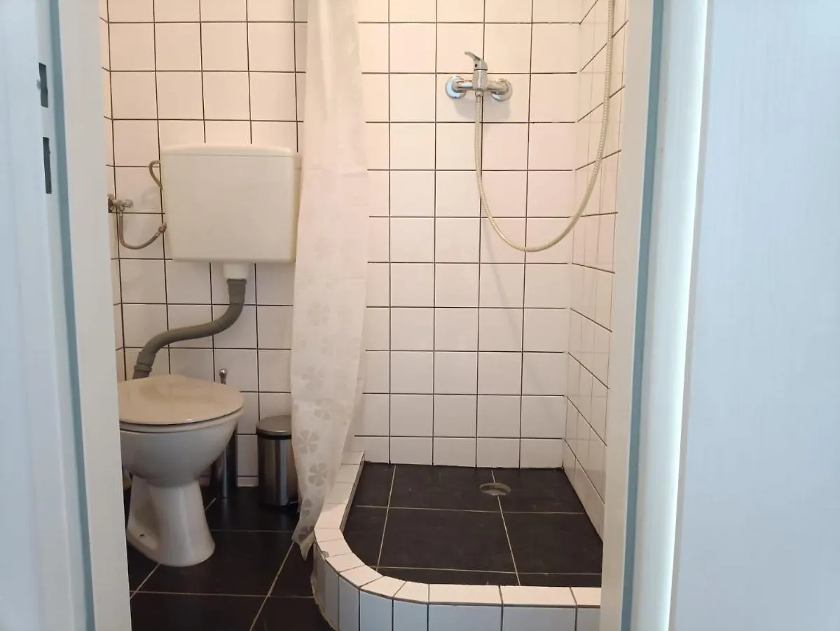 King Bed Home Netflix Central And Near Metro 83 Viena